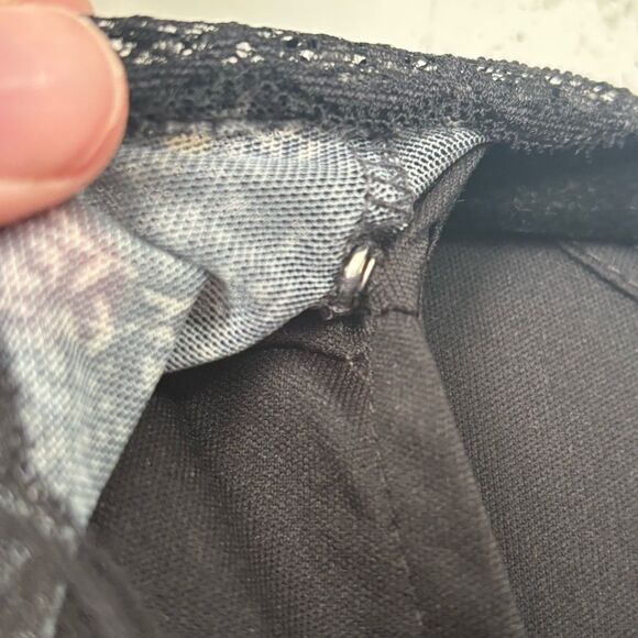 Isaac Mizrahi Floral Black Lace‎ Trim Button Down Sheer Top Size 2X - Picture 4 of 6